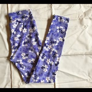 LuLaRoe OS Leggings Floral pattern.